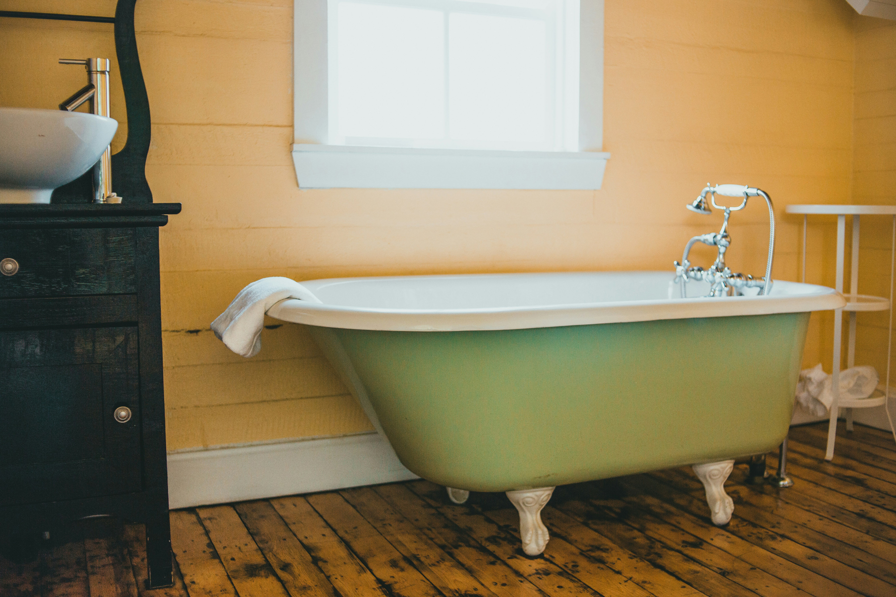 Stark verschmutzte Badewanne