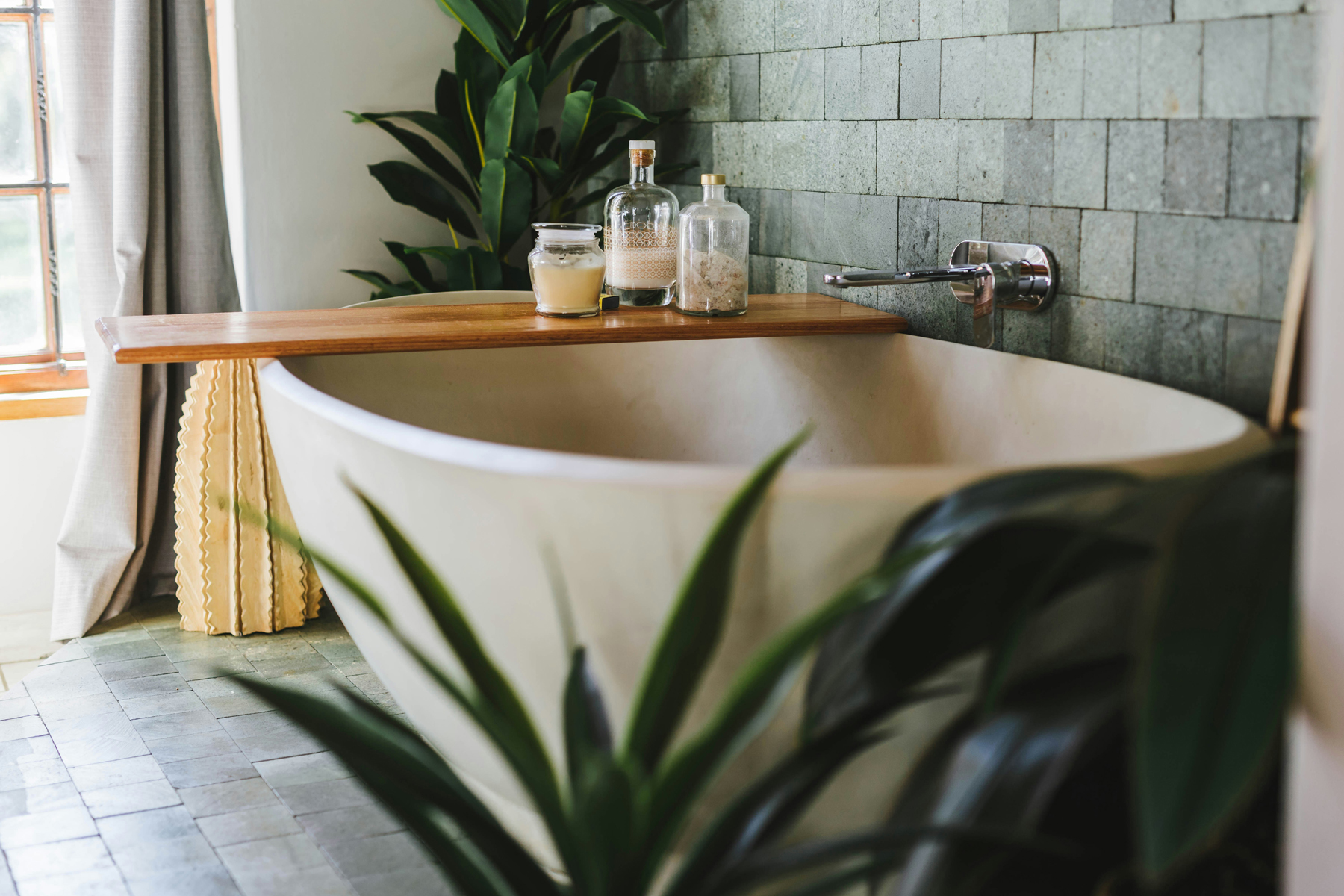 Badewanne mit Verfärbungen