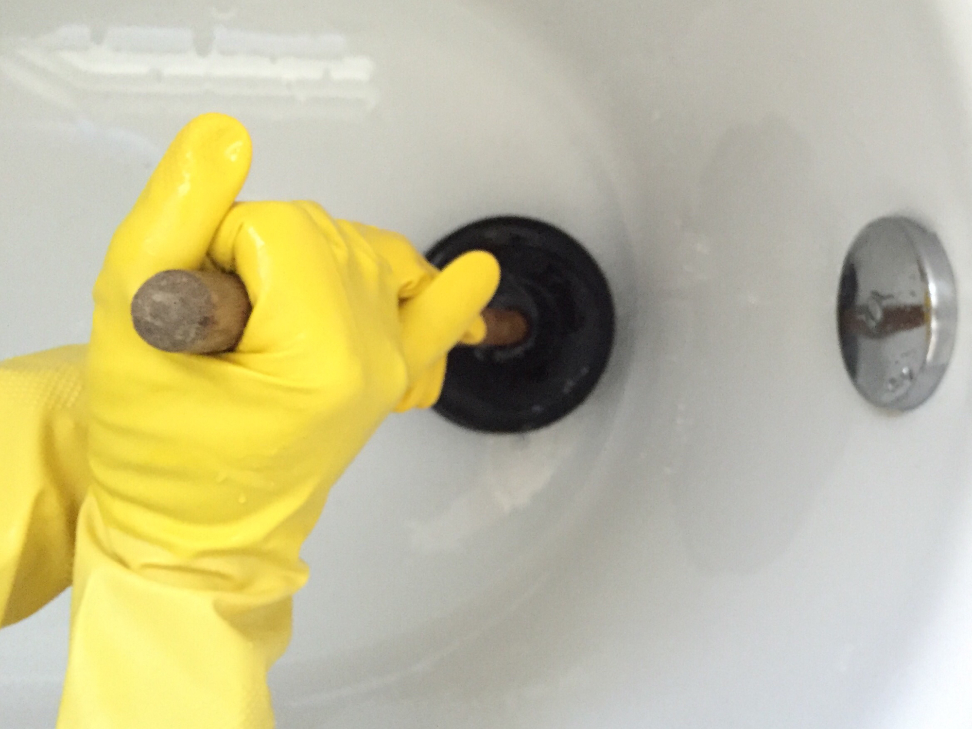 Badewannenabfluss reinigen Anleitung