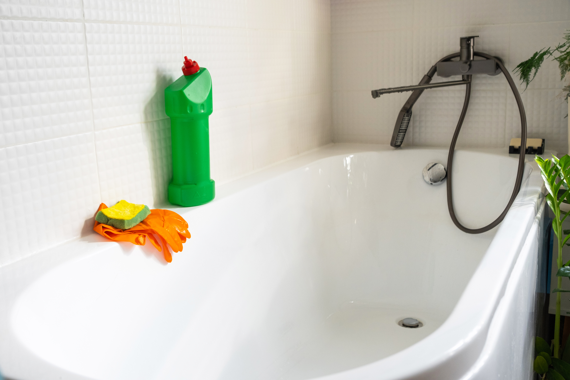 Emaille Badewanne schonend reinigen